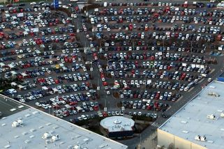Komentář: Praha, parkoviště Evropy. 170 tisíc míst je beznadějná utopie - Seznam Zprávy